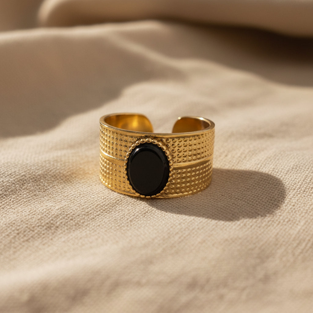 ✨ Bague Dorée Élégance Noire ✨